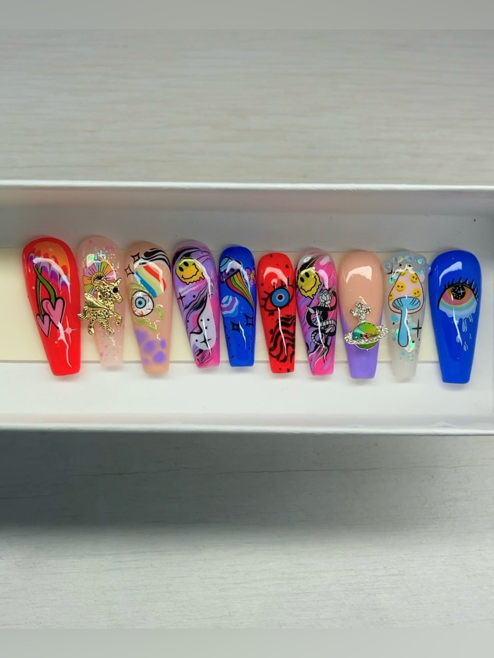 Trippy Design Acrylic Press-On Nails